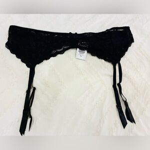 Torrid curves Black Lace Garter Belt new size 3-4